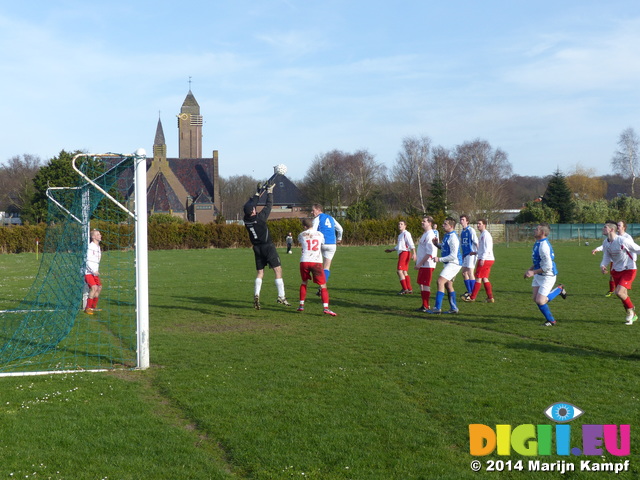 FZ002845 Pepijn voetballen